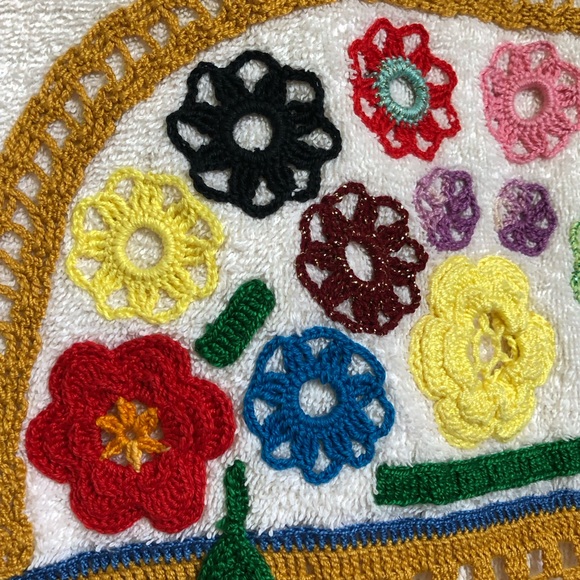 80's Floral Embroidered Bath Towel - Beach Towel - Granny Chic - Bathroom - Picture 9 of 15